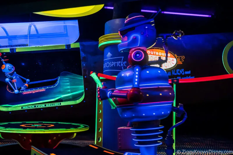 Tomorrowland Transit Authority Peoplemover robot scene