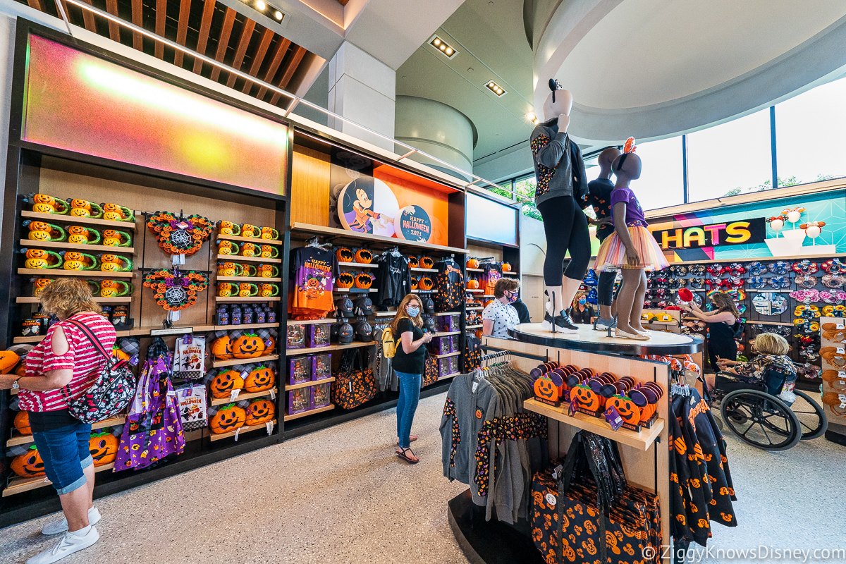 Seasonal displays Creations Shop EPCOT