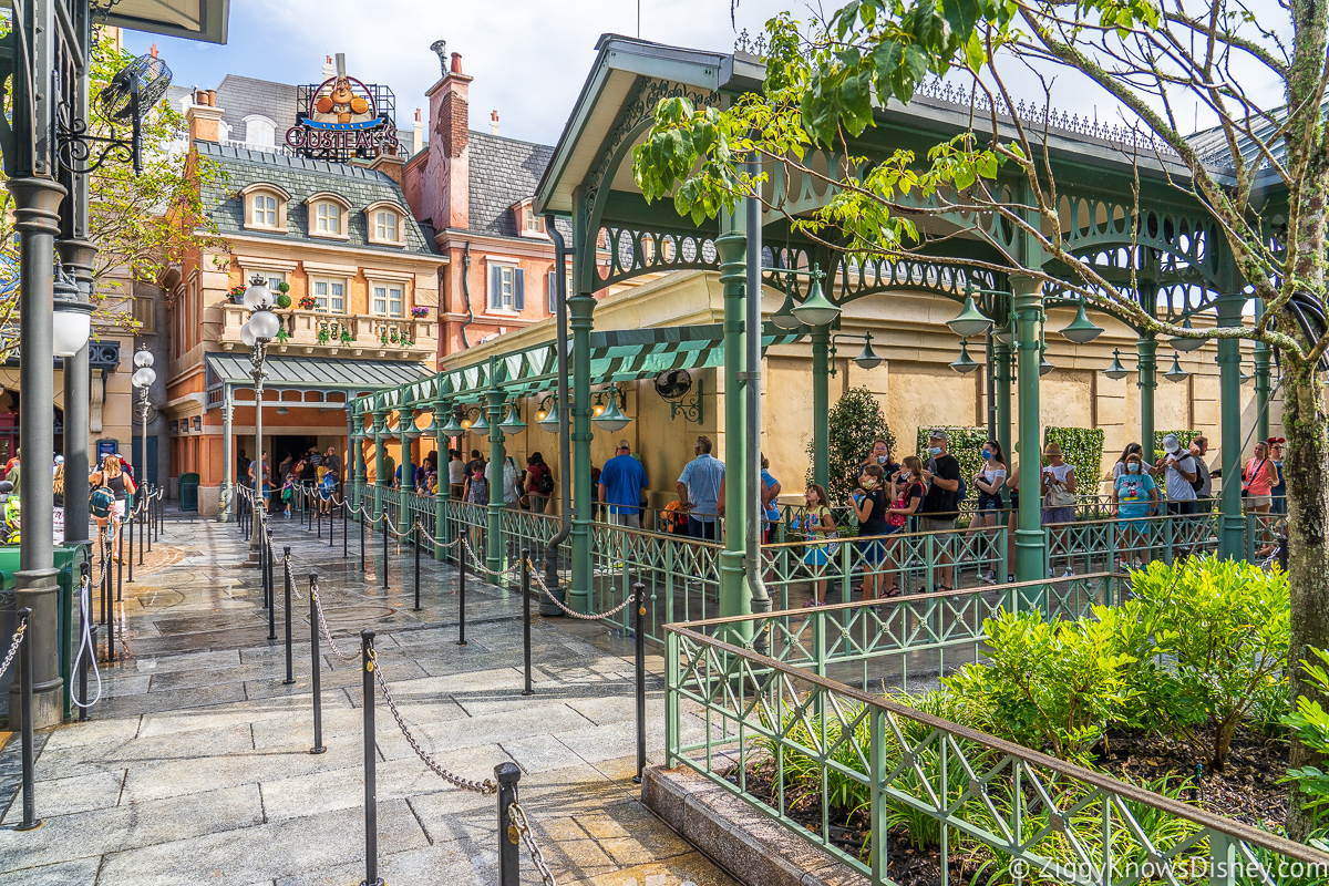 Queue for Remy's Ratatouille Adventure