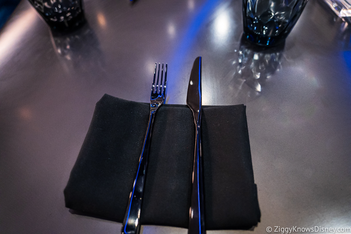 Place setting with silverware Space 220