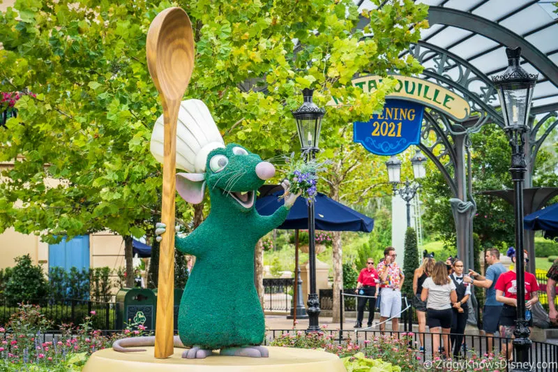 Remy topiary welcoming guests to new attraction