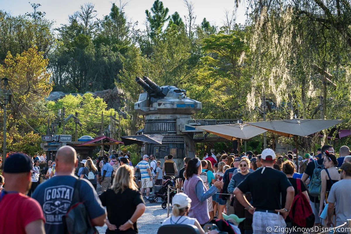 entrance to Rise of the Resistance in standby queue