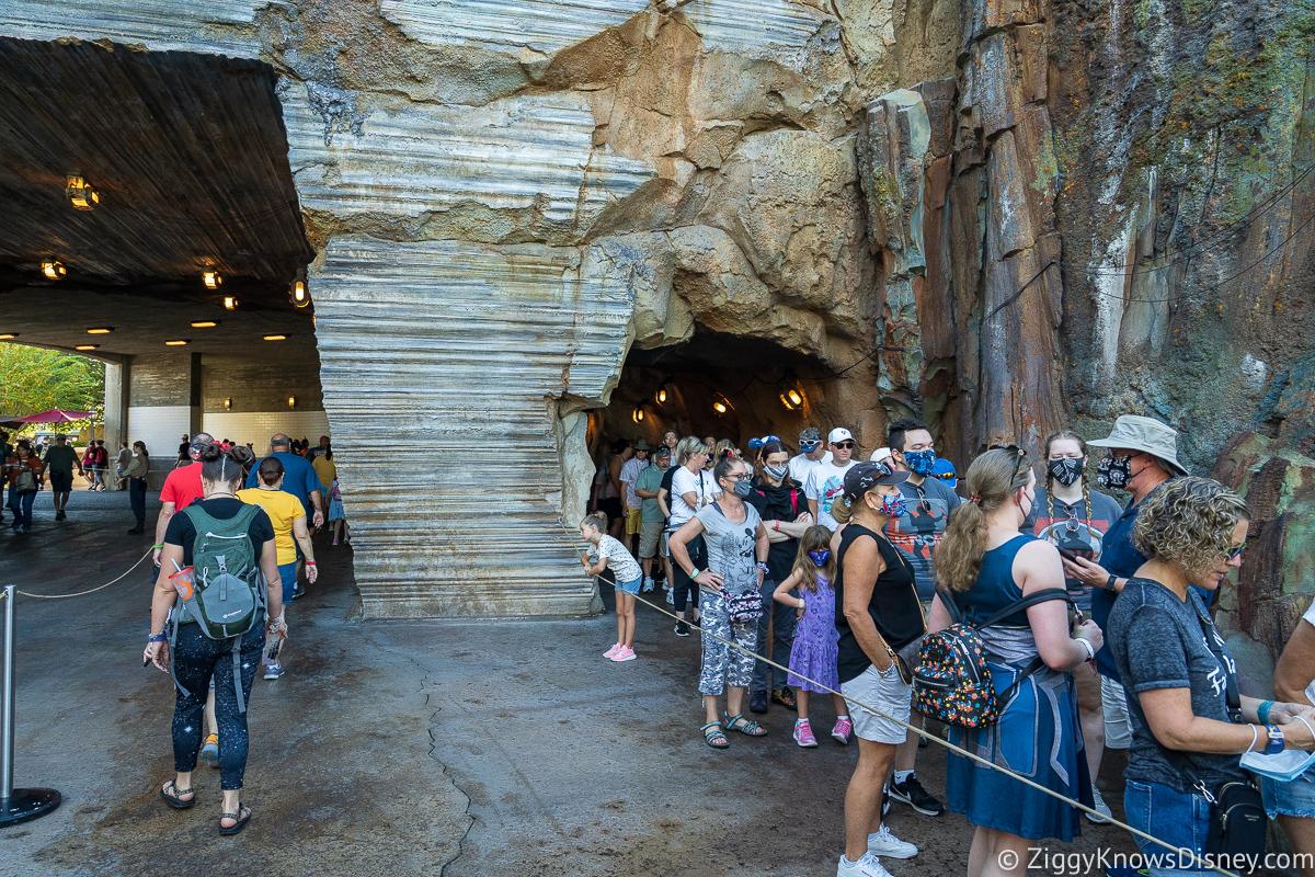 Rise of the Resistance standby queue in tunnel