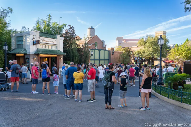 start of the standby queue for Rise of the Resistance