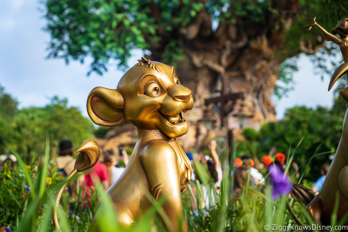 Simba Disney World 50th Anniversary Golden Statues Animal Kingdom