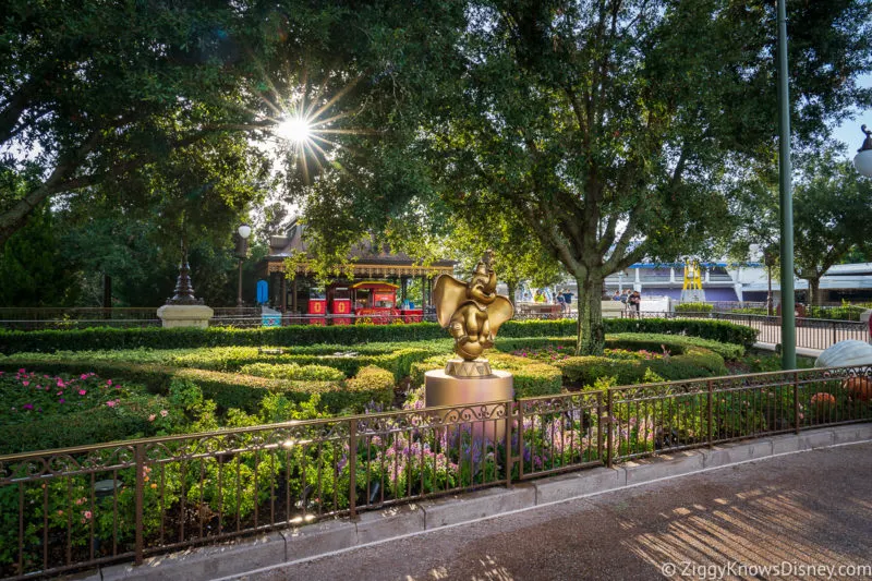 Dumbo Disney World 50th Anniversary Golden Statues Magic Kingdom