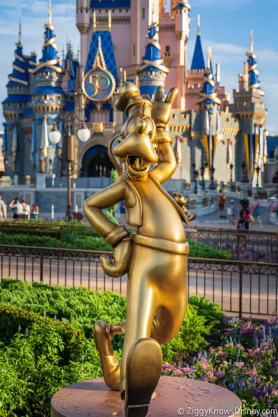 Goofy Disney World 50th Anniversary Golden Statues Magic Kingdom