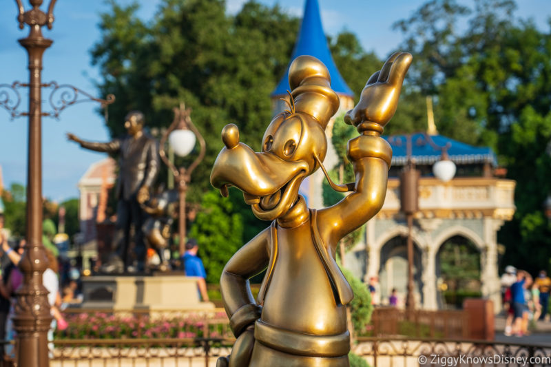 Goofy 50th Anniversary Golden Statue