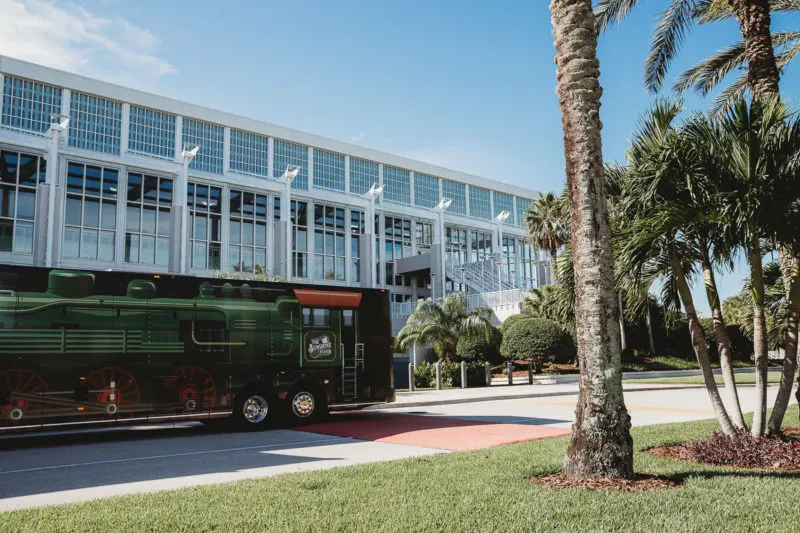 The Sunshine Flyer bus pulling up to hotel