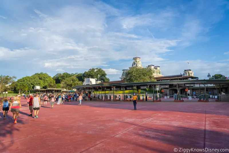 Early Theme Park Entry Genie+ Lightning Lane