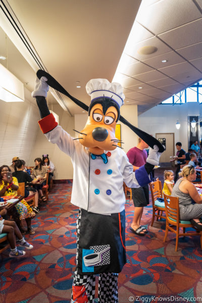 Goofy at Chef Mickey's