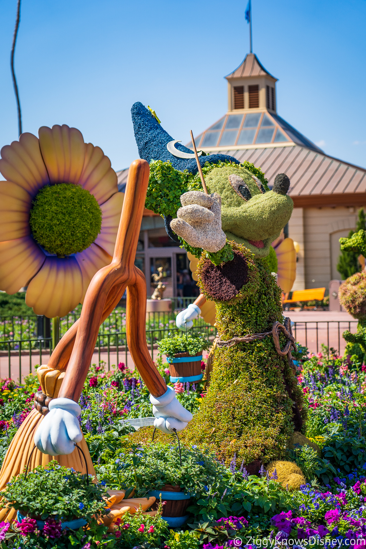 Sorcerer Mickey Topiary 2022 EPCOT Flower and Garden Festival