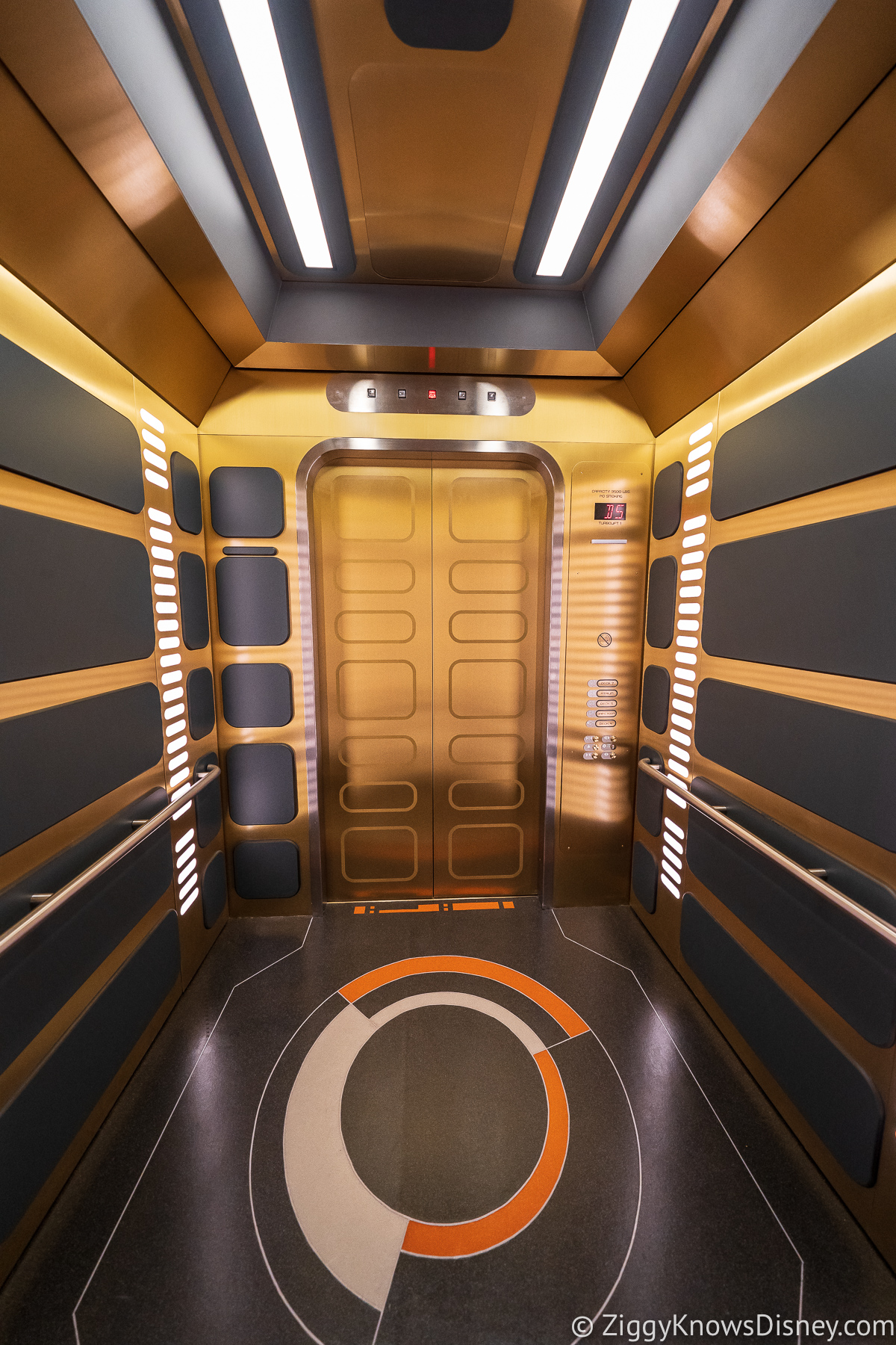 Star Wars: Galactic Starcruiser Elevator to other decks