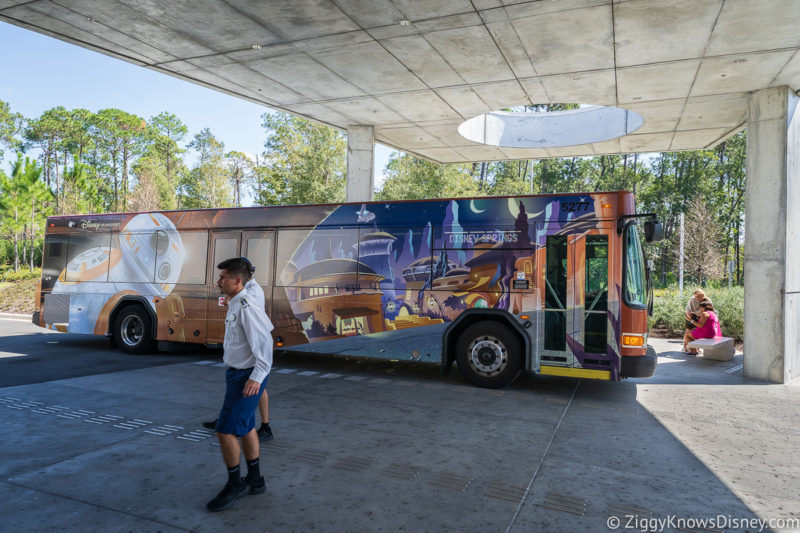 Bus pulling up to Galactic Starcruiser carport