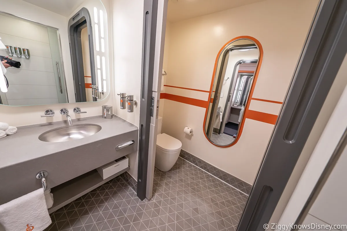 Star Wars: Galactic Starcruiser Guest Cabin Bathroom