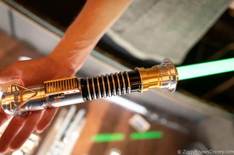 Qui-Gon Jinn Legacy Lightsaber In-Hand Photos : r/lightsabers