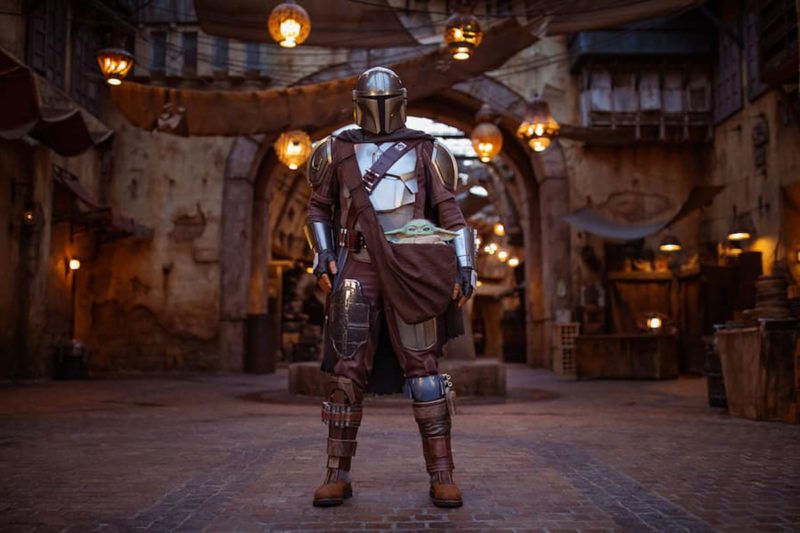 The Mandalorian & Grogu Character Meet at Galaxy's Edge Disney World and Disneyland