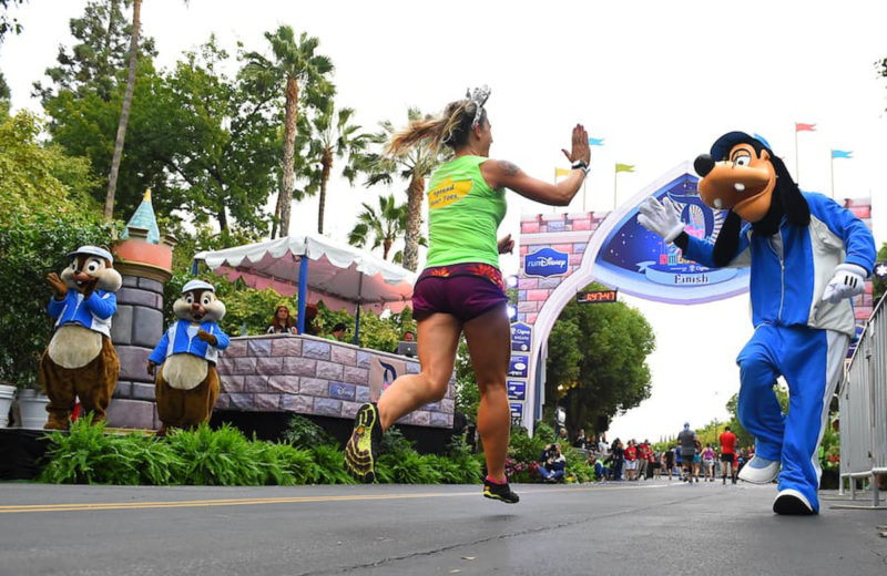 runDisney races returning to Disneyland girl gives high five to Goofy