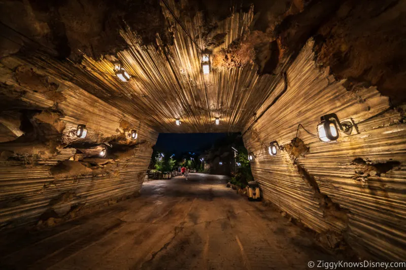 Tunnel into Galaxy's Edge