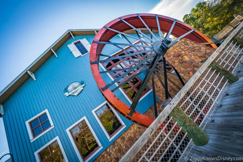 Disney's Port Orleans Riverside Resort water wheel