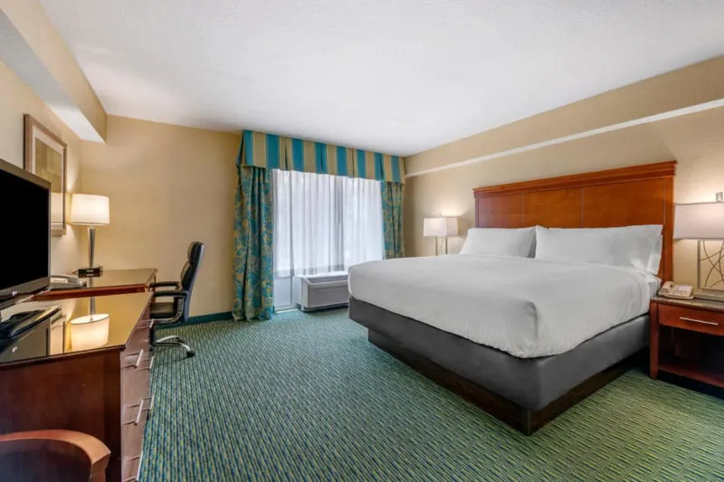 Holiday Inn Lake Buena Vista guest room