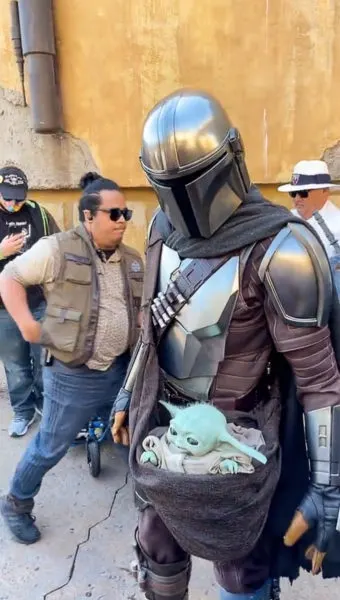 Grogu and The Mandalorian meeting guests in Hollywood Studios