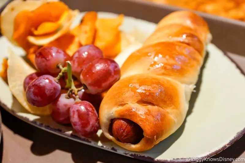 Kid's hot dog at Satu'li Canteen Pandora The World of Avatar