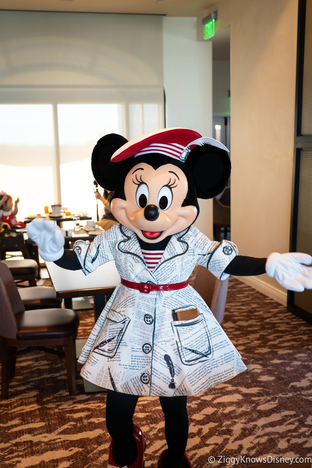 Minnie Mouse character meet Topolino's Terrace Breakfast