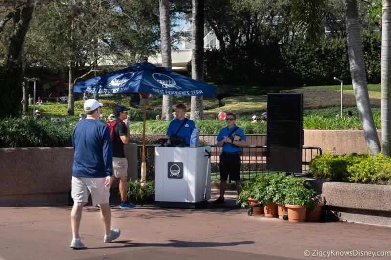 guests walking up to the Guest Experience Team Cast Members