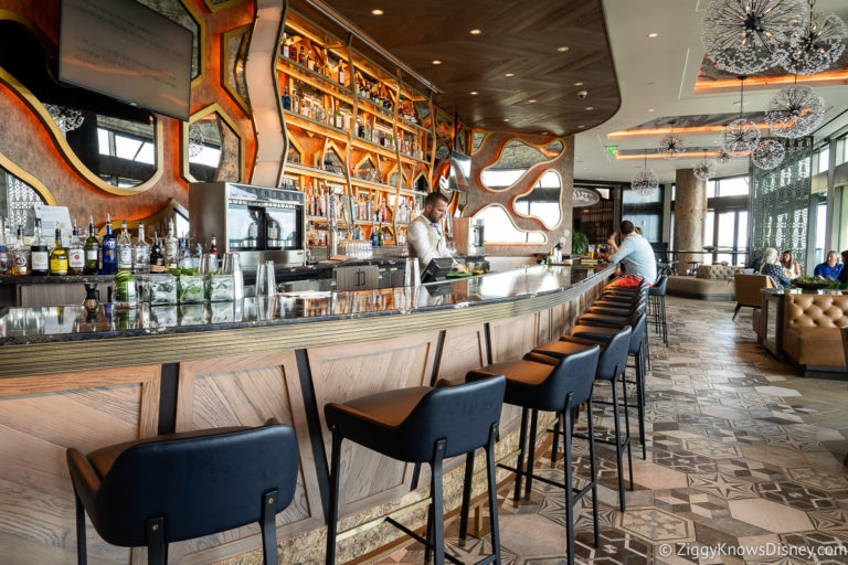21 Best Disney World Bars & Lounges (What to Drink & Eat)