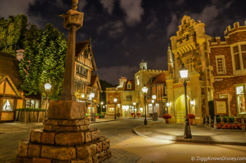 UK Pavilion at night EPCOT