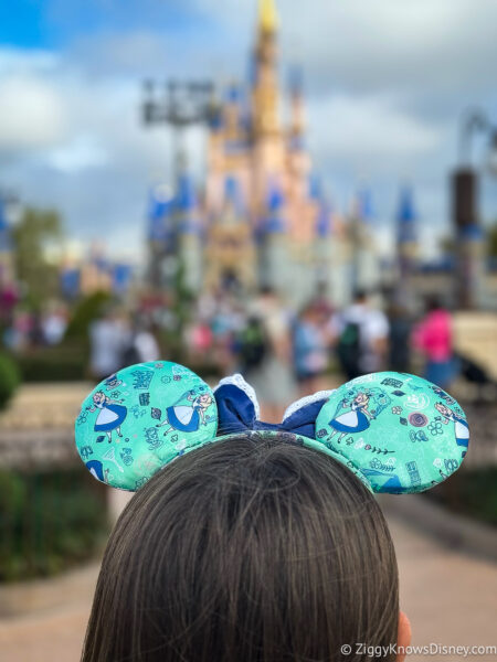 little kid looking at Cinderella Castle Magic Kingdom