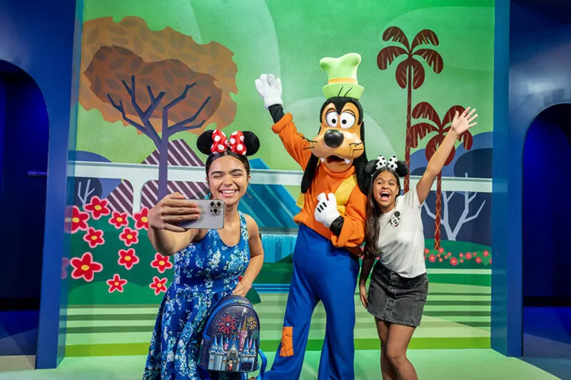 Goofy meet and greet EPCOT CommuniCore